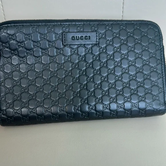Gucci Quilted Black Zip Wallet - Picture 2 of 6